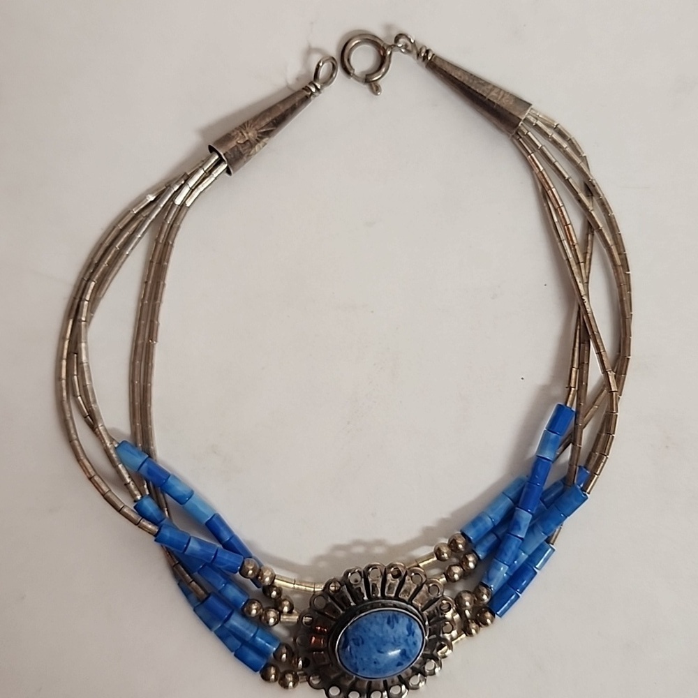 Vintage Estate Sale Find Beautiful Blue and Liquid Silver Beaded NA 7" Bracelet